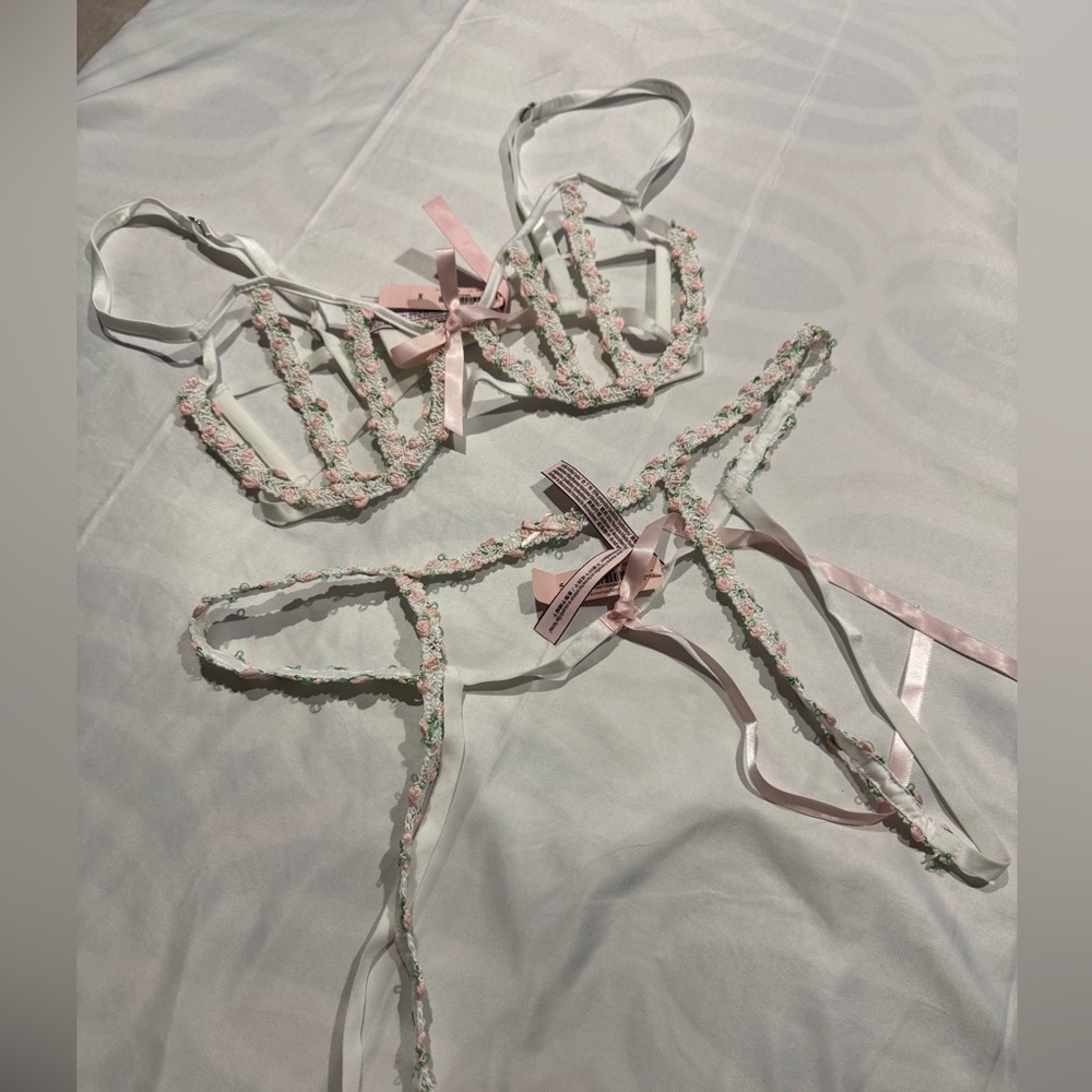 BNWT VS Dream Angels Secret Garden Open Cup Caged Balconette Bra & Garter Set
